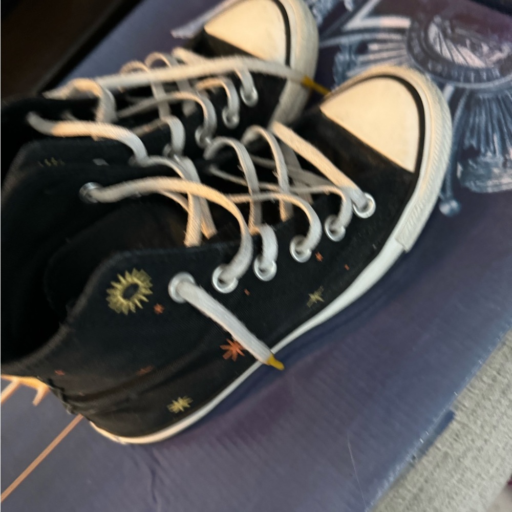Converse - Picture 2 of 5